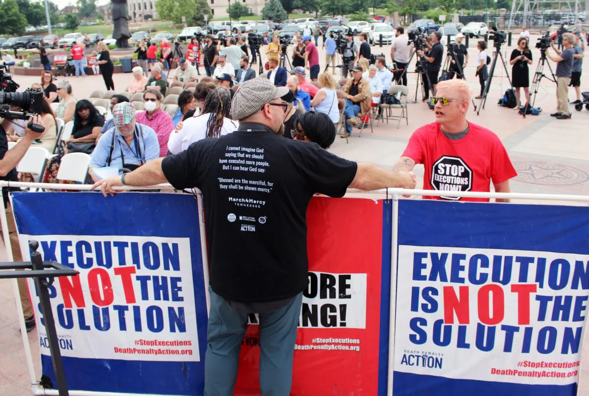 A crowd of about 300 gathered for a rally for Oklahoma death row inmate Richard Glossip at the state capitol in Oklahoma City on May 9, 2023. (Michael Clements/The Epoch Times)