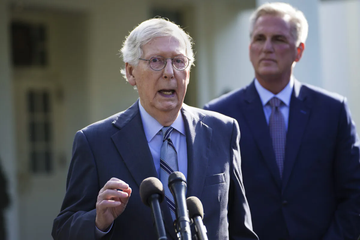 Sen. Mitch McConnell (R-Ky.) (L) and House Speaker Kevin McCarthy (R-Calif.) (R) speak to the press after meeting President Joe Biden and other leaders at the White House in Washington on May 9, 2023. (Madalina Vasiliu/The Epoch Times)