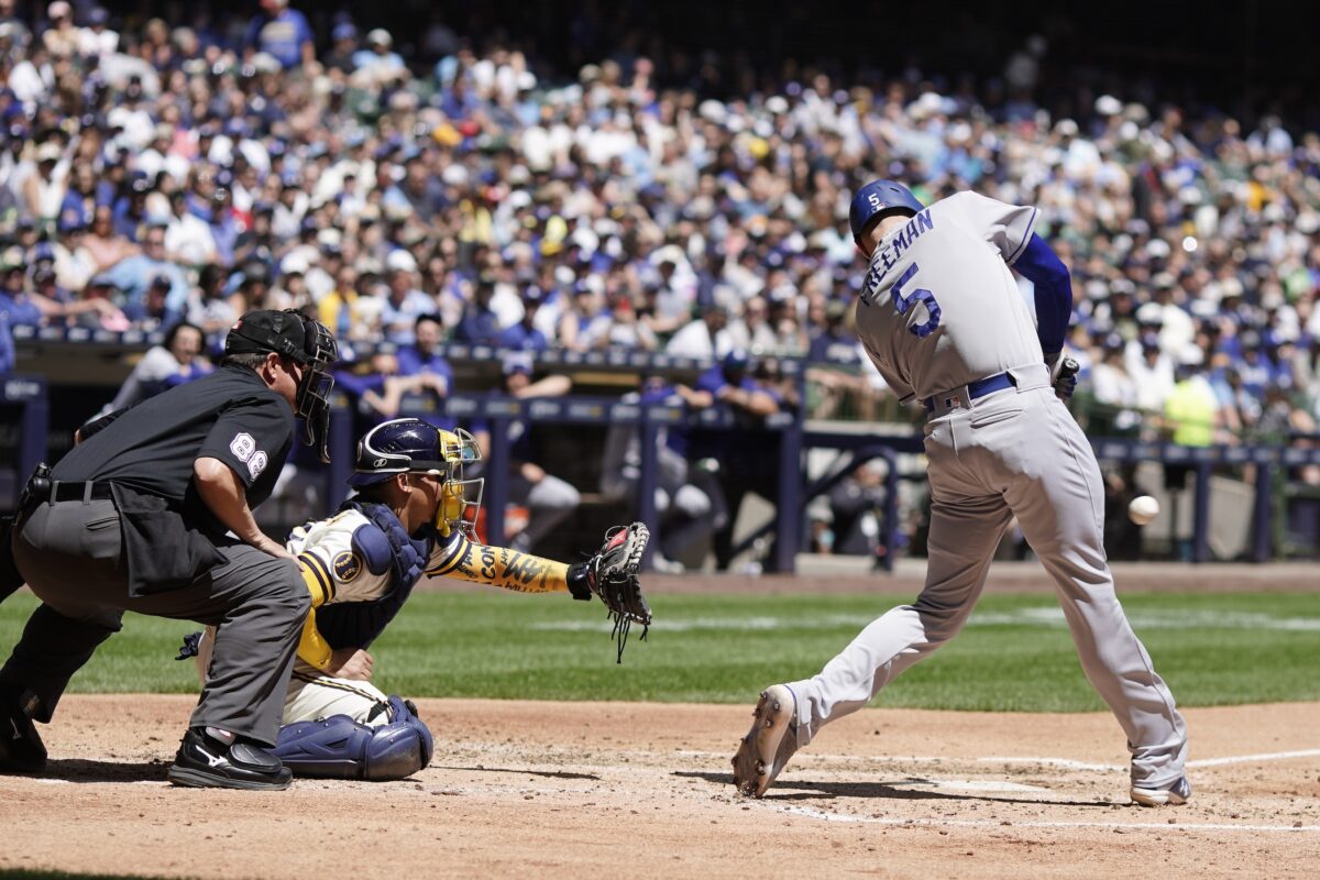 NextImg:Freeman Gets 3 RBIs, Kershaw Wins NL Best 6th Game in Dodgers' 8–1 Rout of Brewers