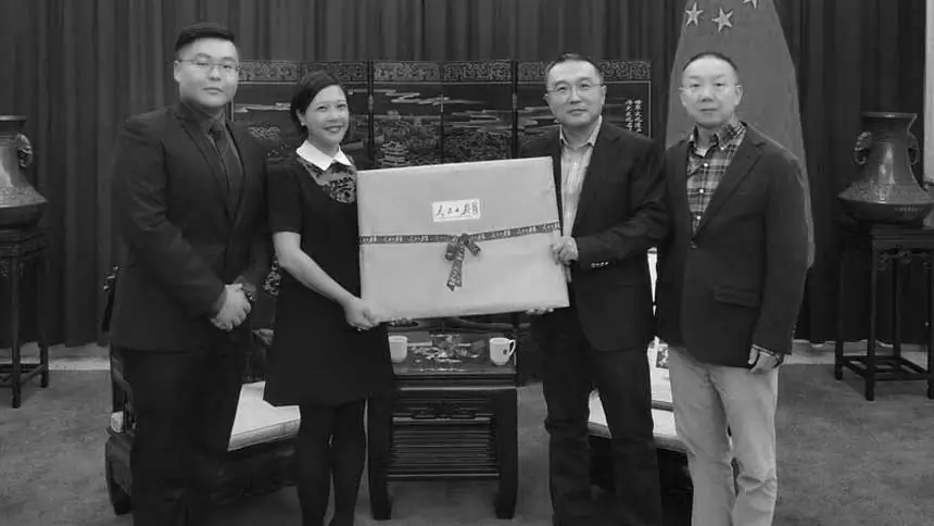 Vicky Lu (2L) was received by the Chinese Ambassador in New Zealand, Wang Xiaolong (2R). (Chinese Embassy in New Zealand)