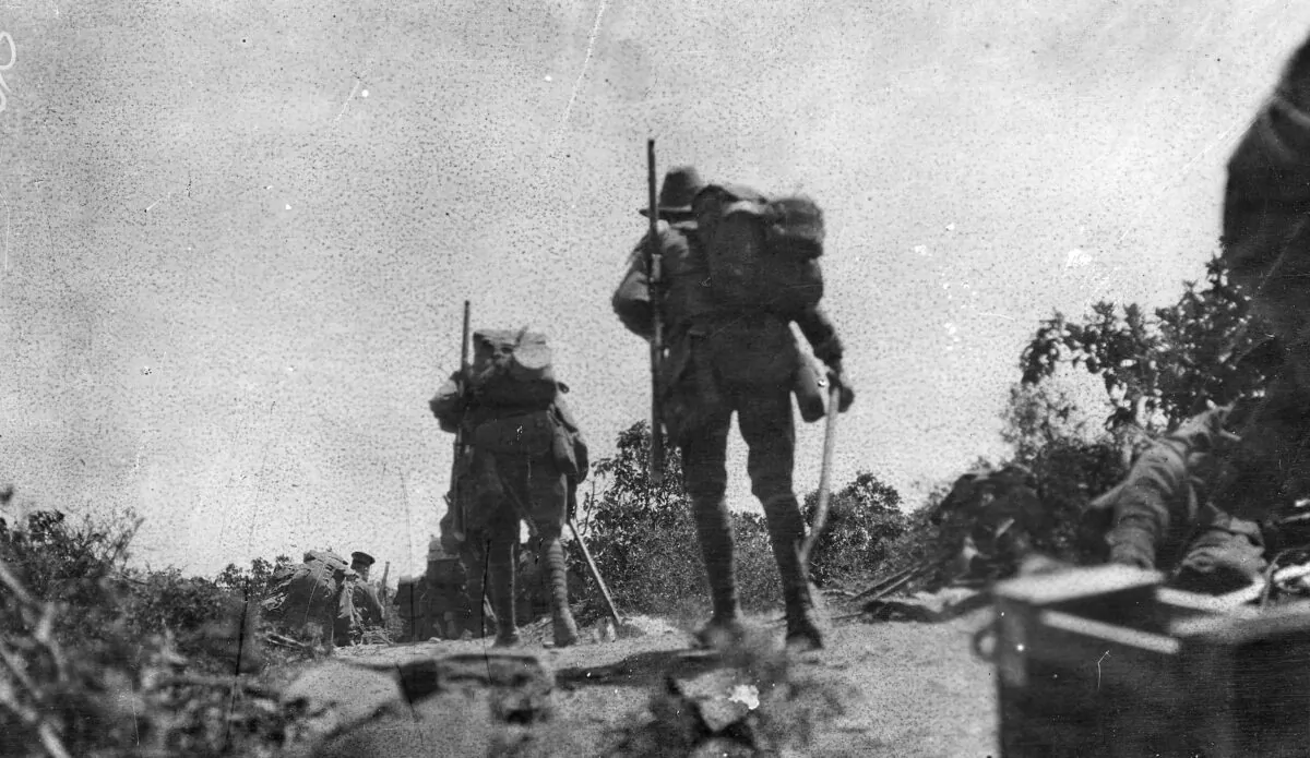 Australian troops going into action across Plugge's Plateau on the Gallipoli Peninsula, Turkey, on April 25, 1915. (AAP Image/Australian War Memorial, G00907)