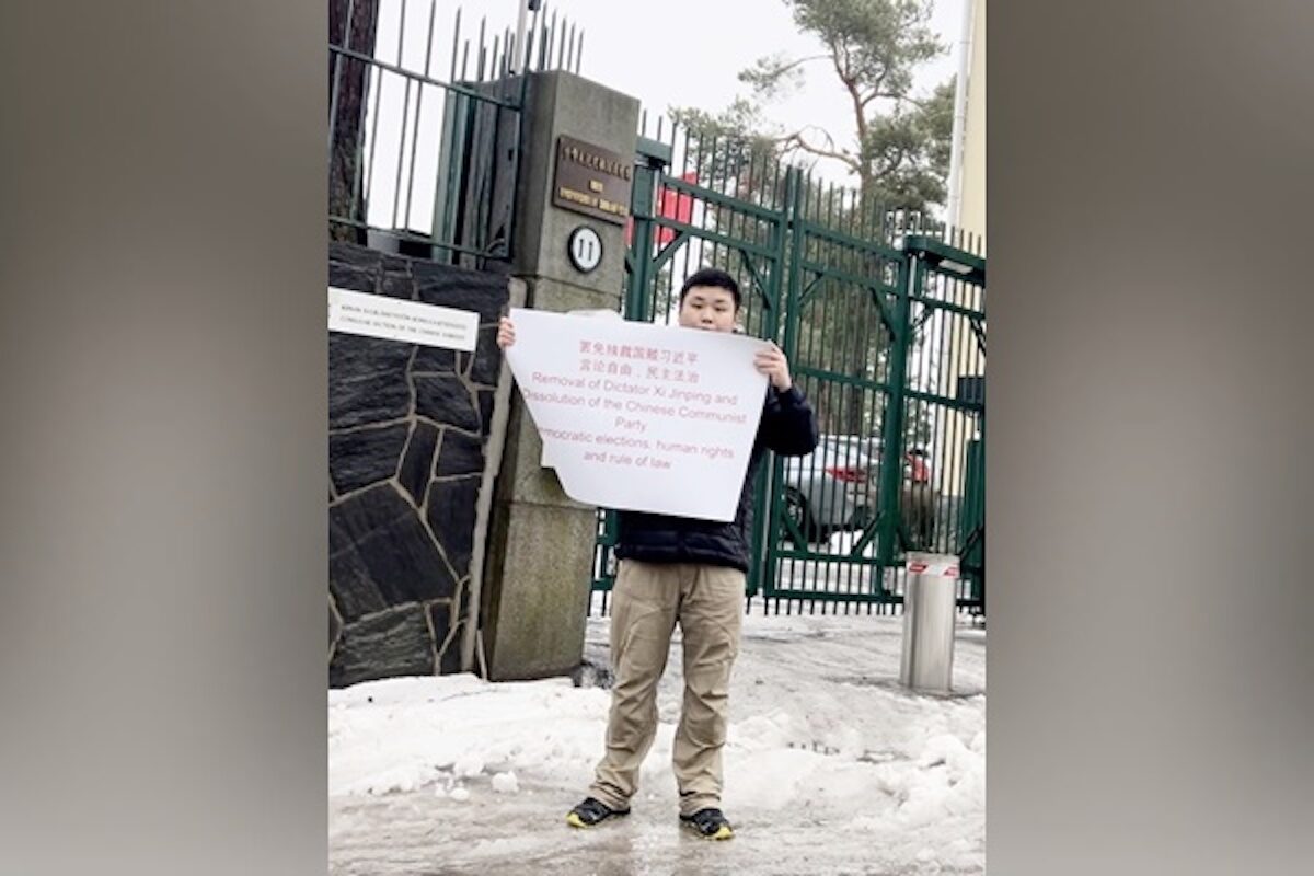 NextImg:A Young Man Stands Up Against the Chinese Communist Party