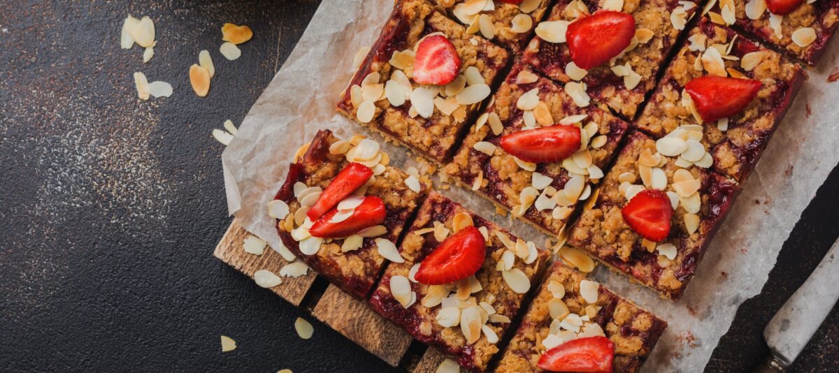 NextImg:Strawberry Oat Squares (Recipe)