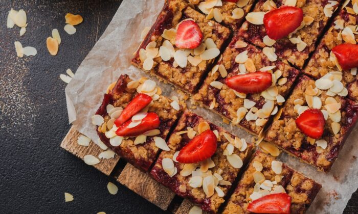 Strawberry Oat Squares (Recipe)