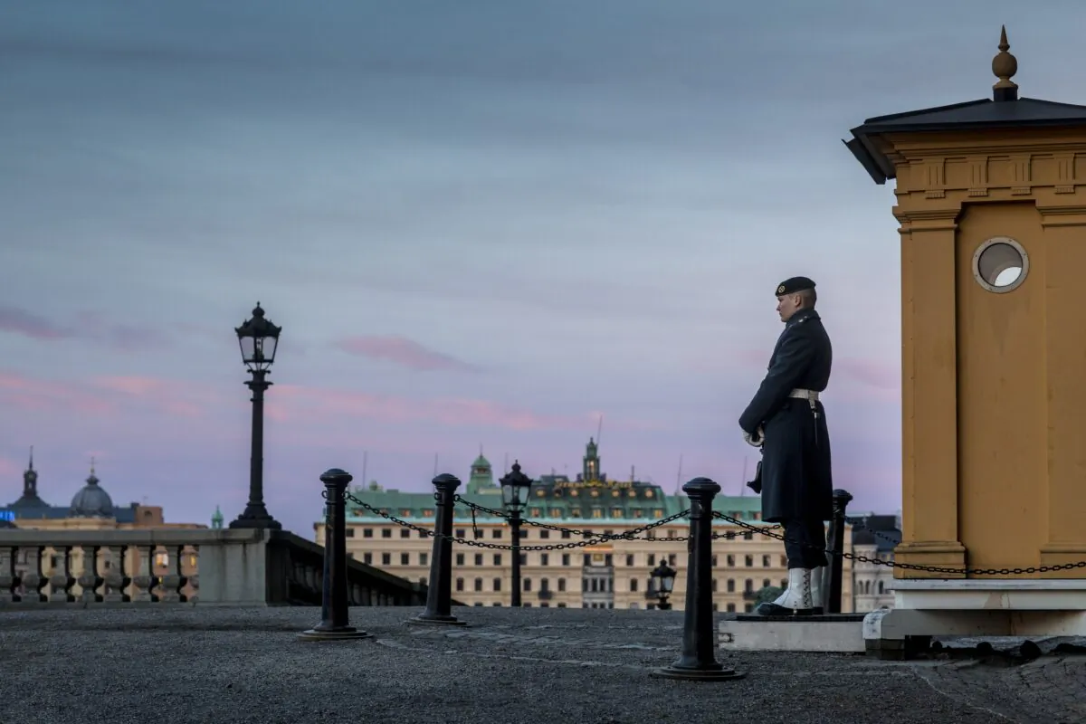 Soldier stands guard outside the empty castle courtyard in central Stockholm, which is usually a popular tourist destination in Stockholm on March 1, 2021. (Jonas Gratzer/Getty Images)