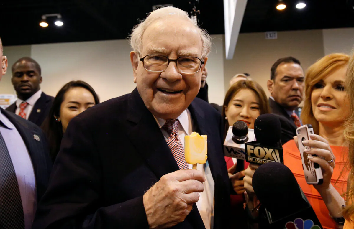 Berkshire Hathaway chairman and CEO Warren Buffett enjoys an ice cream treat from Dairy Queen before the Berkshire Hathaway annual meeting in Omaha, Neb., on May 6, 2017. (Rick Wilking/Reuters)