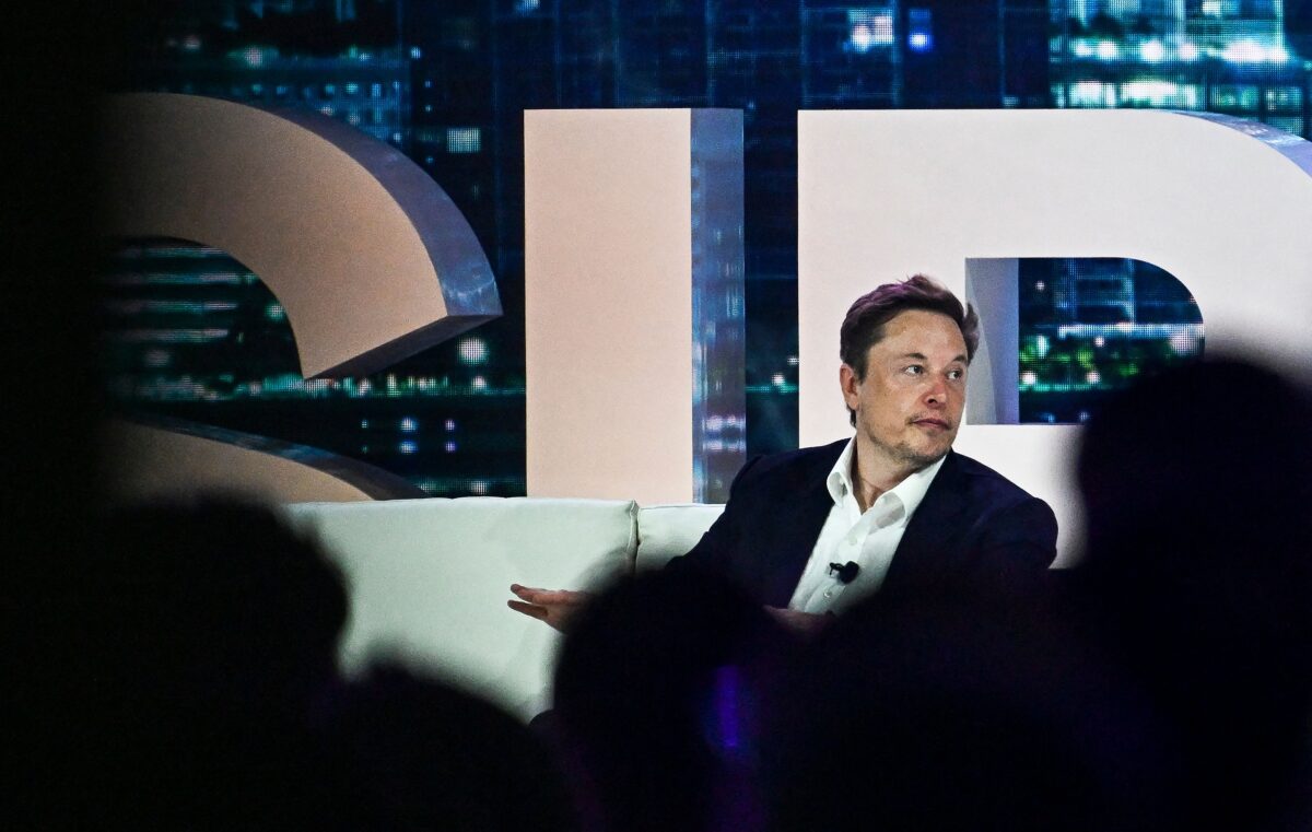 NextImg:Musk Warns There's a Chance AI 'Goes Wrong and Destroys Humanity’