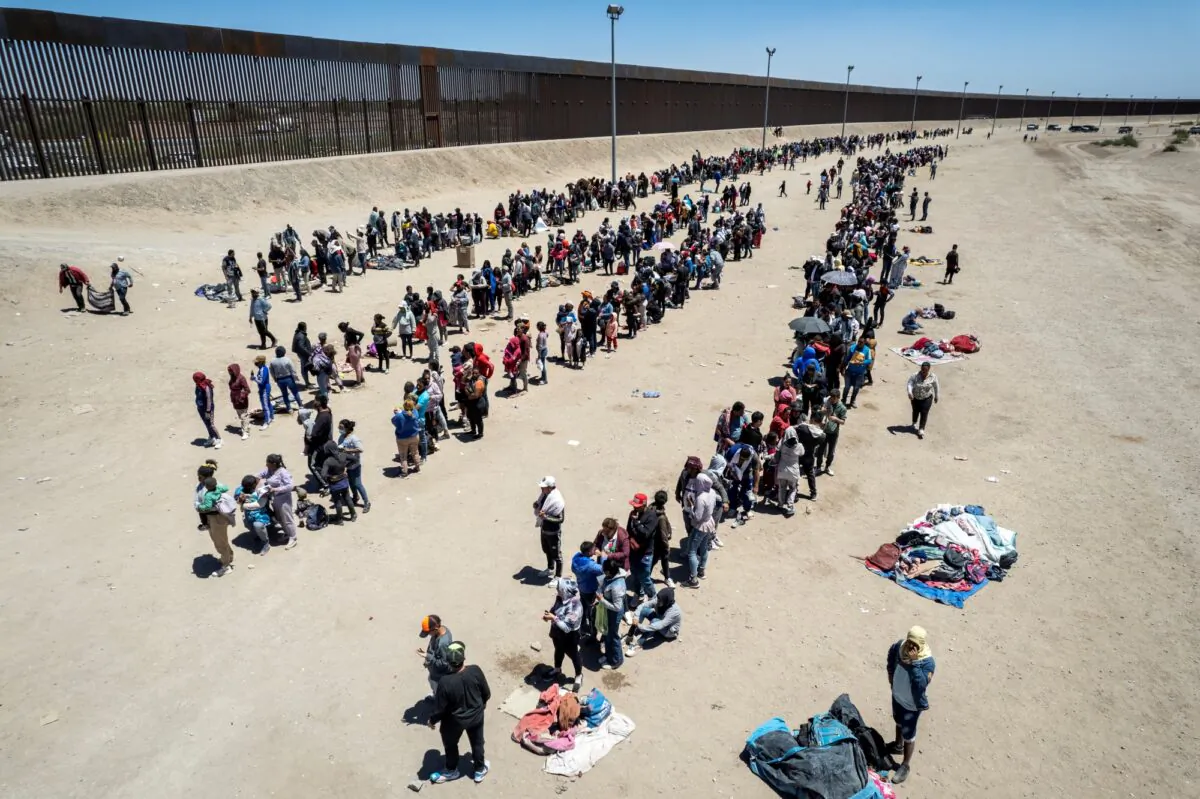 In an aerial view, immigrants line up to be processed to make asylum claims at a makeshift migrant camp on May 11, 2023 in El Paso, Texas. (John Moore/Getty Images)

