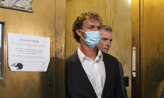 Marine Veteran Involved in NYC Subway Death Surrenders to Police