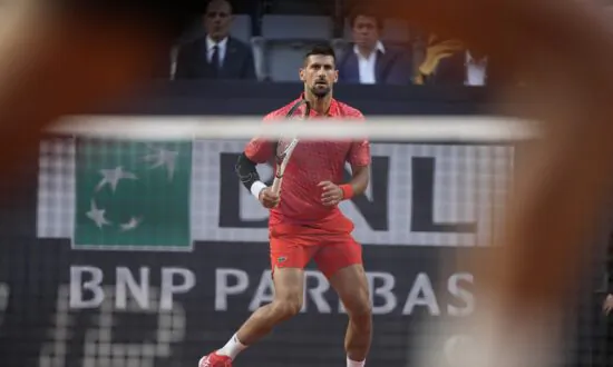 Djokovic Tested by Etcheverry in Opening Italian Open Win; Swiatek Cruises