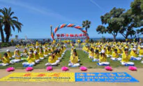 Hundreds Celebrate 31st World Falun Dafa Day at Santa Monica Beach