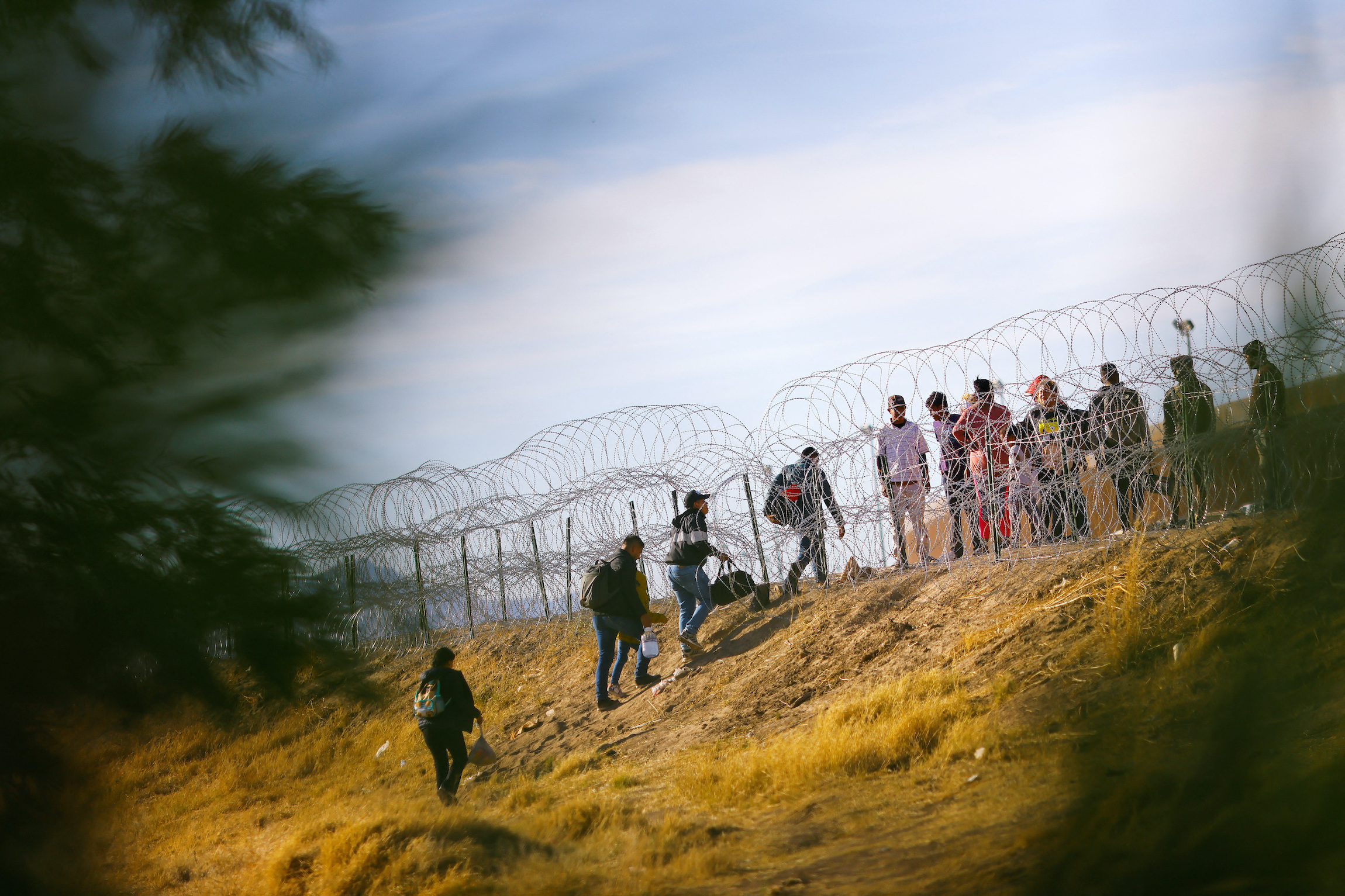 Federal Judge Expands Block on Biden Policy to Fast-Track Release of Illegal Immigrants - Vimarsana News