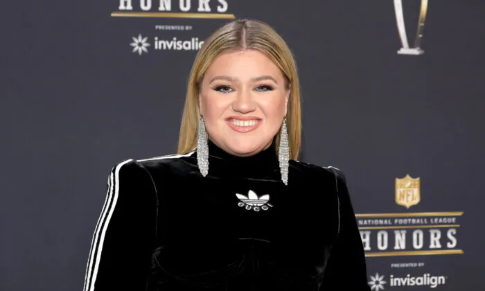 Kelly Clarkson attends the 12th annual NFL Honors at Symphony Hall in Phoenix on Feb. 9, 2023. (Ethan Miller/Getty Images)