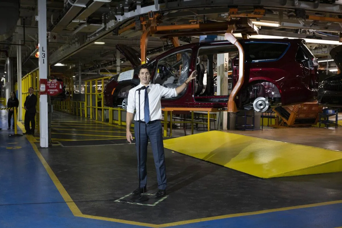 Prime Minister Justin Trudeau tours the Stellantis Windsor (Chrysler) Assembly plant in Windsor, Ont., Jan. 17, 2023. (The Canadian Press/Nicole Osborne)
