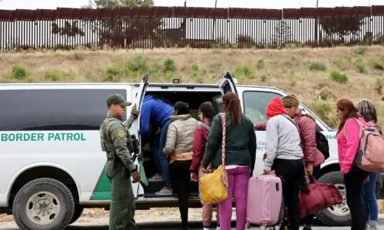 San Diego Leaders Speak out Over Mass Migrant Drop-Offs at Transit Stations