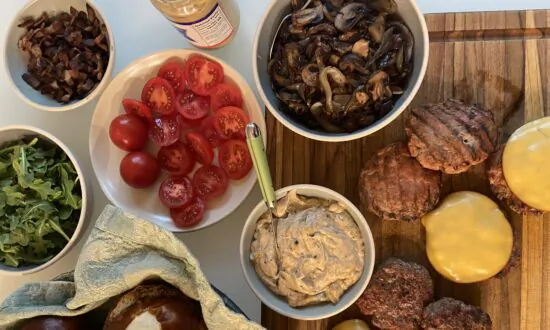’Tis the Season for Gather-’Round-the-Grill Entertaining + Recipes