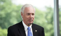 Sen. Johnson Claims CDC ‘Abused Authority,’ Engaged in ‘Censorship Campaign’ of COVID-19 Vaccine Posts
