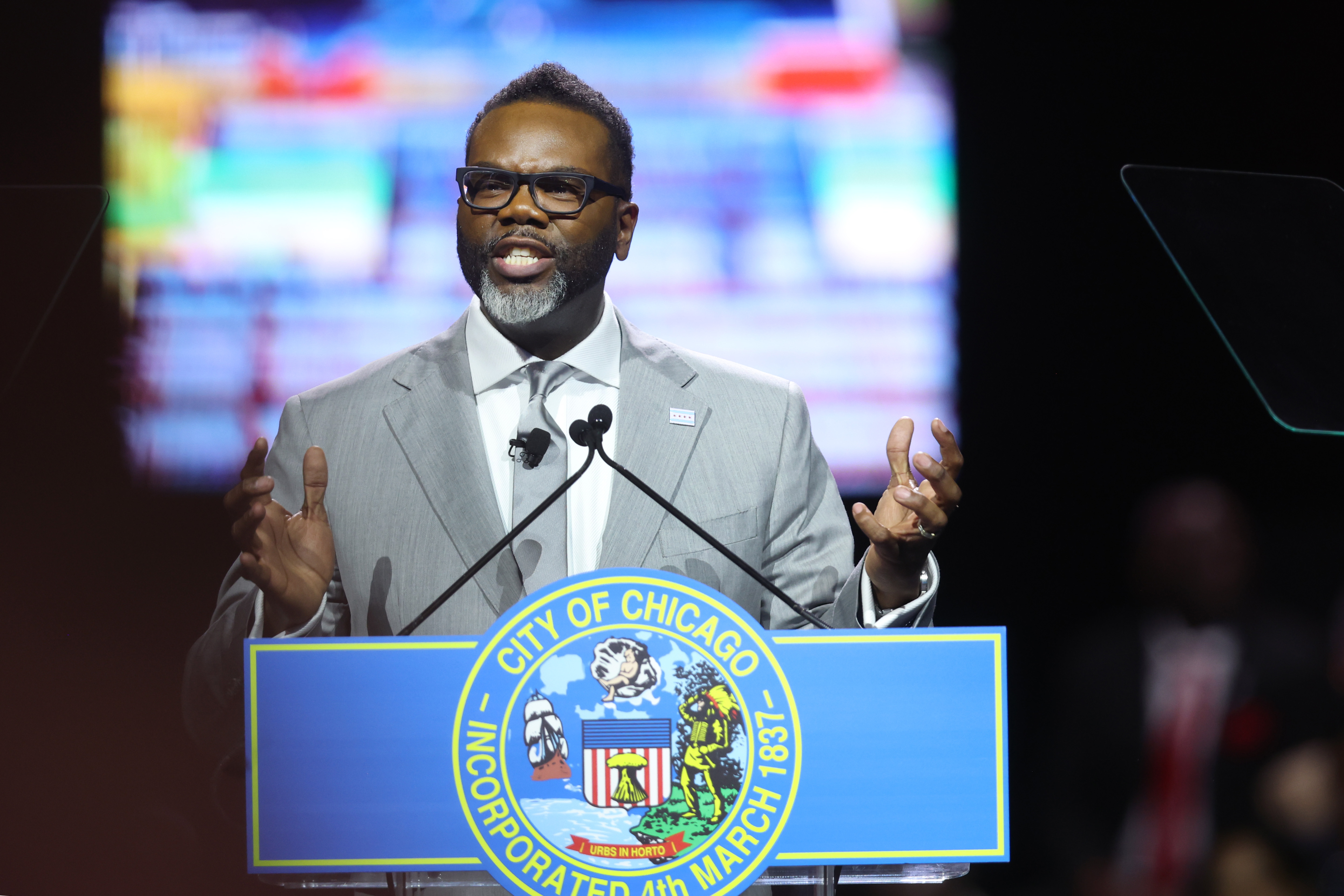 Progressive Democrat Brandon Johnson Sworn In as Mayor of Chicago - Vimarsana News