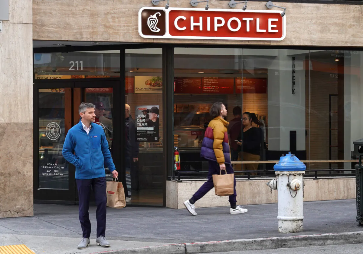 Pedestrians walk by a Chipotle restaurant in San Francisco, Calif., on April 26, 2022. (Justin Sullivan/Getty Images)