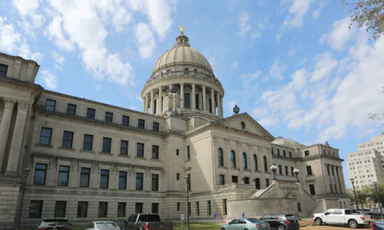 Mississippi State Auditor Calls for Overhaul of College Funding of ‘Garbage Fields’ to Address Brain Drain
