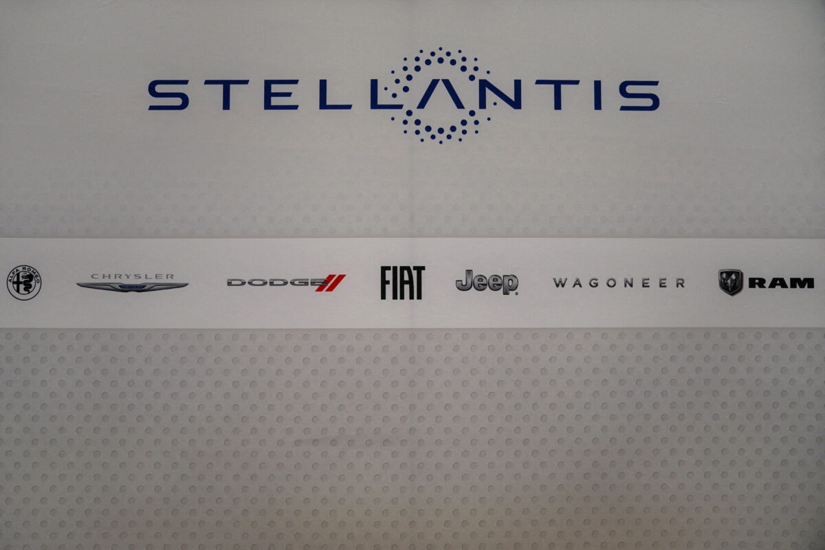 NextImg:Stellantis Recalls 219,000 Jeep SUVs Over Fire Risks