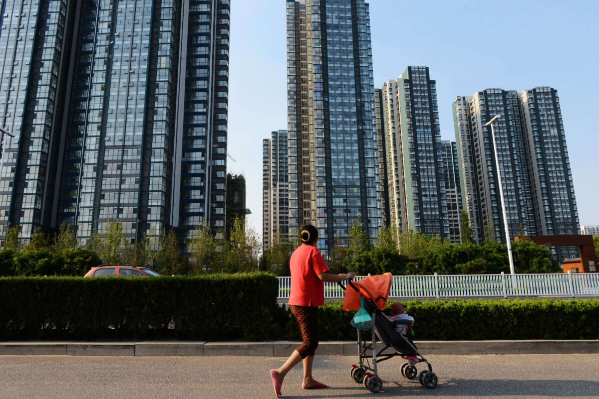 NextImg:Chinese Homebuyers Move Into Unfinished Apartments in Coastal City