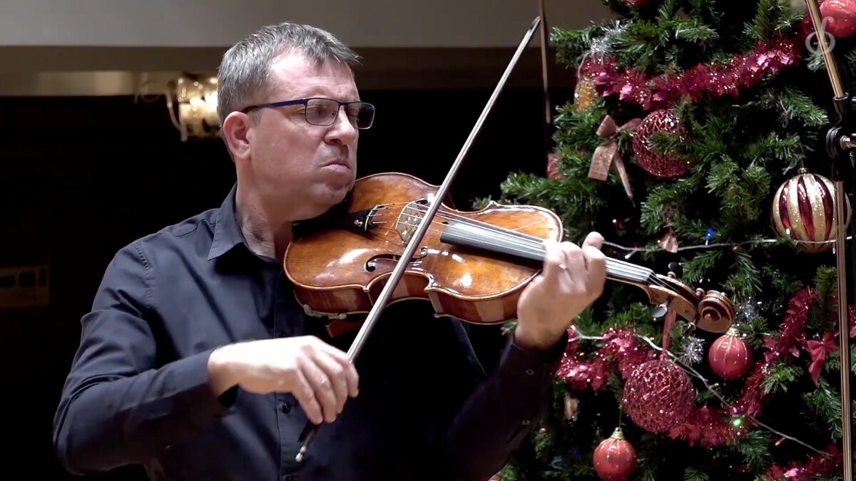NextImg:Bach/Gounod: Ave Maria