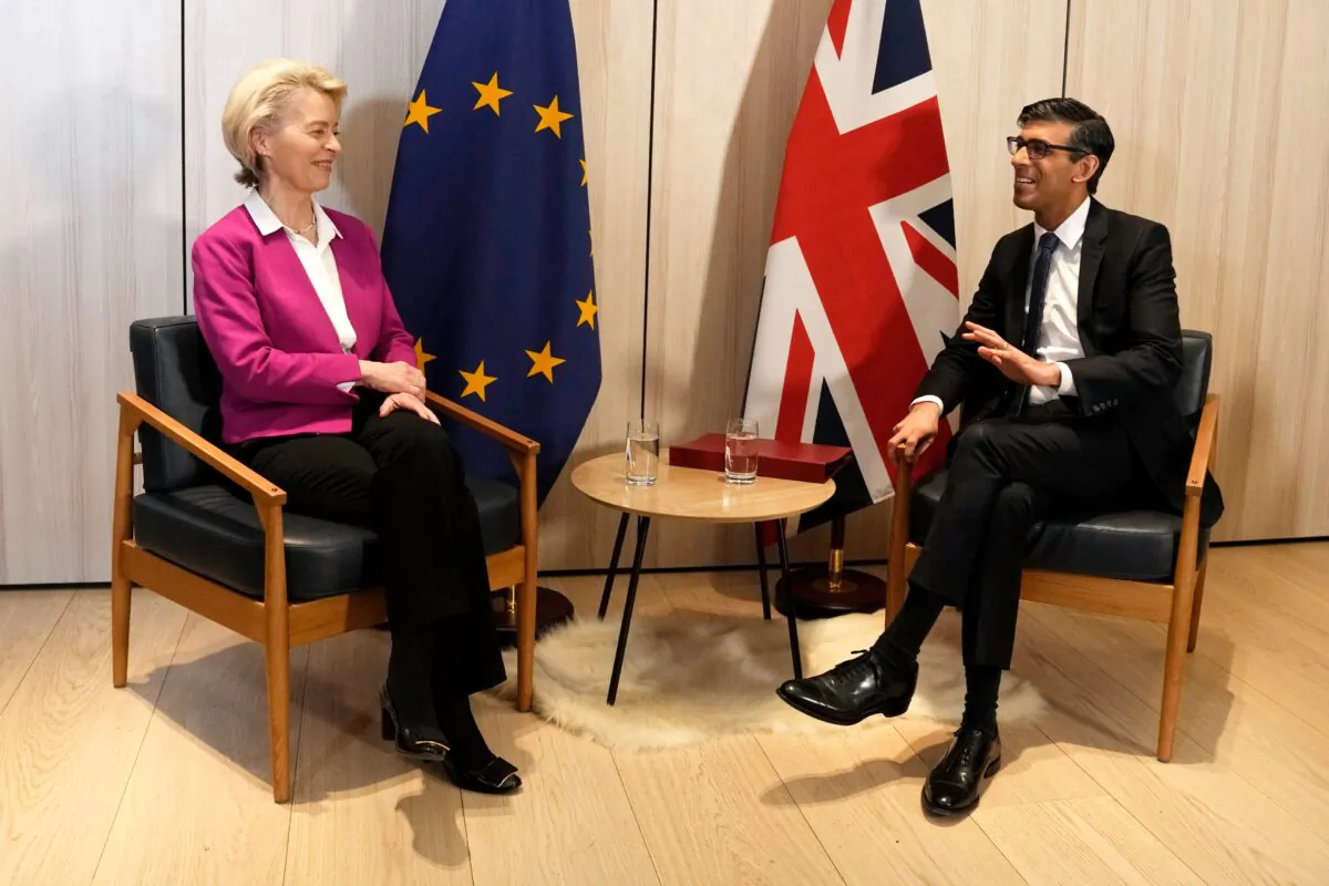 Prime Minister Rishi Sunak speaks with European Commission President Ursula von der Leyen during a bilateral meeting at a Council of Europe summit in Reykjavik, Iceland, on May 16, 2023. (Alastair Grant - WPA Pool/Getty Images)