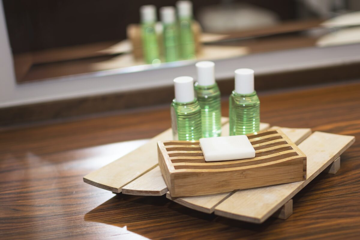 NextImg:Dear Cheapskate: Oodles of Hotel Toiletries, Lawn Mower Agreement, and an IRS Goof-up, Too!
