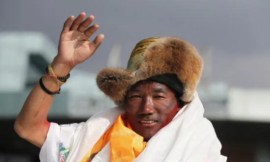 Nepal’s Sherpa Guide Regains Title for Most Climbs of Mount Everest After 27th Trip
