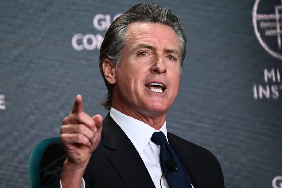 Newsom Calls for DOJ Probe Into Florida’s Transporting of Illegal Immigrants to California