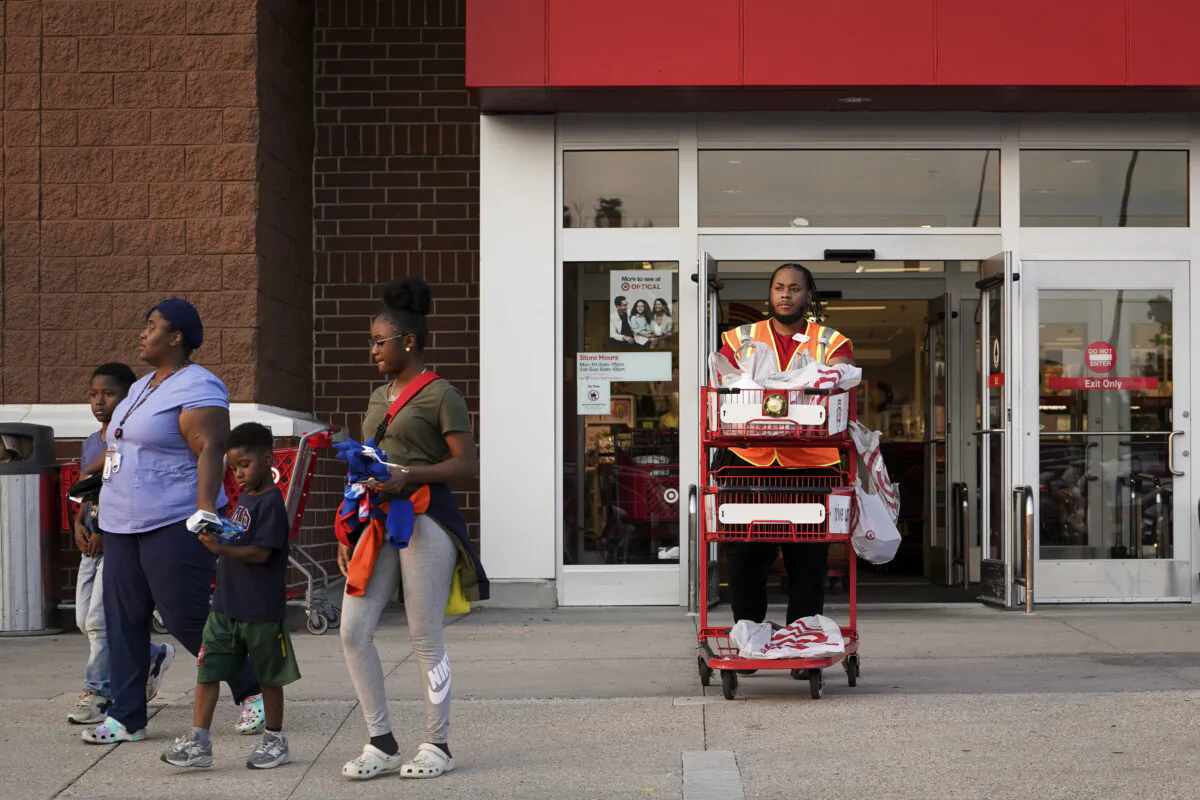 People shop at a grocery store in Columbia, Md., on May 17, 2023. (Madalina Vasiliu/The Epoch Times)
