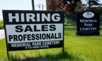 Fewer Americans Apply for Jobless Benefits, Labor Market Still Showing Strength