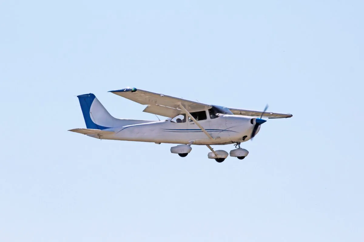 File photo of Cessna 172 Skyhawk. (Barry-Roeland/Shutterstock)