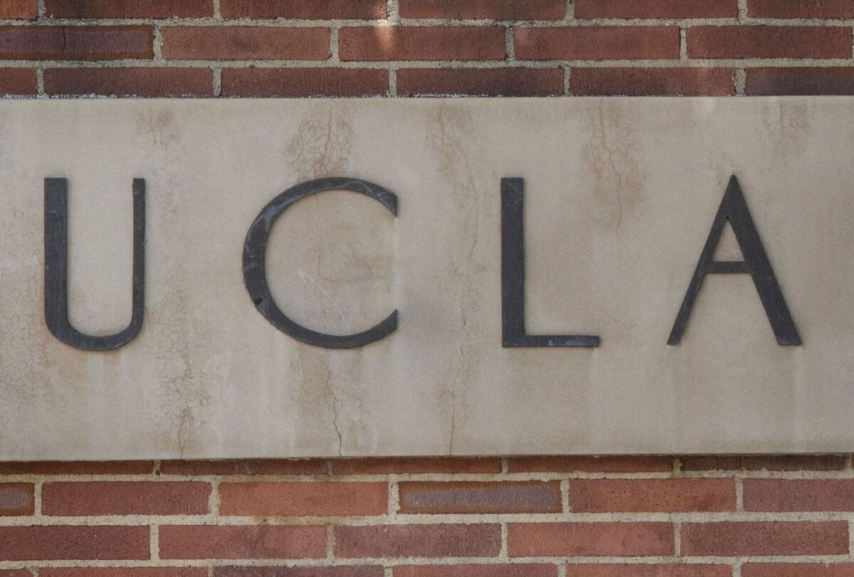 Chris Roberts, Ex-radio Voice of UCLA Football and Basketball, Dies at 74