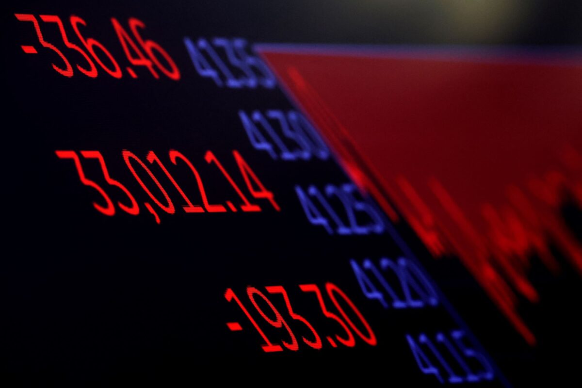 Wall Street Opens Higher on Hopes of Debt Ceiling Deal