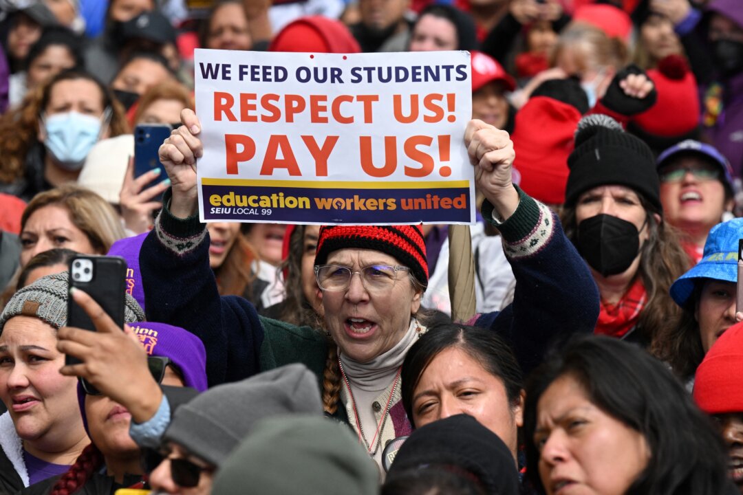 Schools Increasingly Consider Rewarding Teachers for Results, Not Seniority