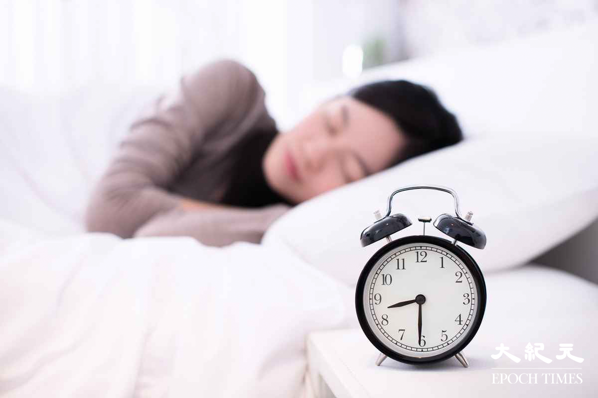 NextImg:Say Goodbye to Insomnia: Discover 4 Foods and 3 Herbal Teas for a Better Sleep