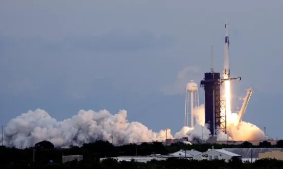 Bureaucracy Around Private Spaceflight Must Be Tamed for US to Stay on Top, Experts Say