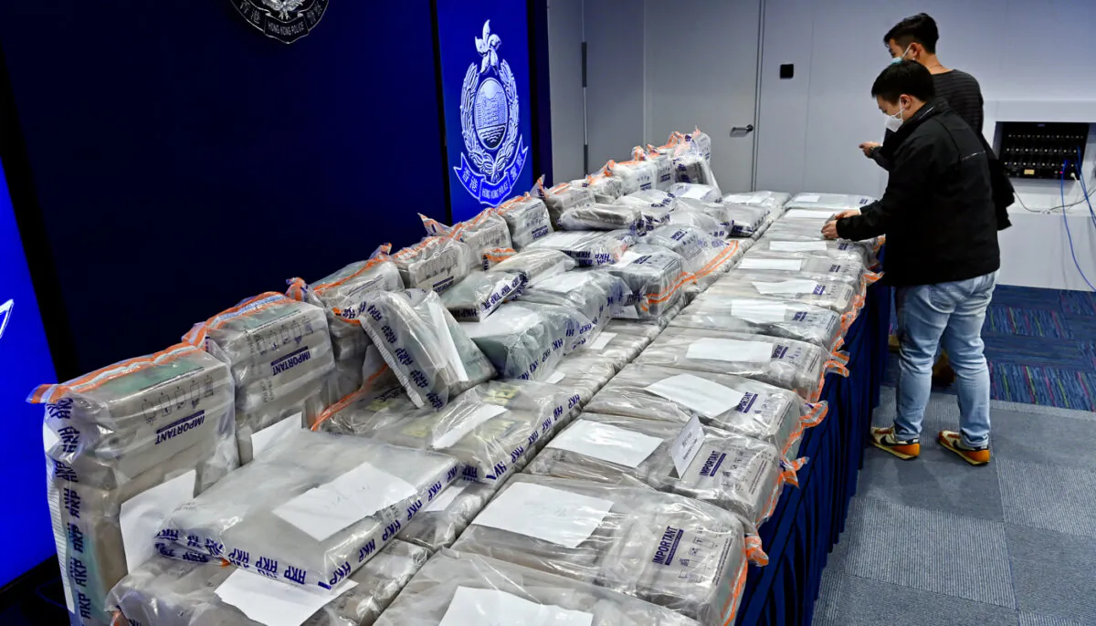 On Dec. 28, 2022, the Hong Kong police discovered two drug storage warehouses in Yuen Long District in Hong Kong and seized 424 kilograms of cocaine with a market value of about HK$366 million (US$46 million). (Sung Pi-long/The Epoch Times).