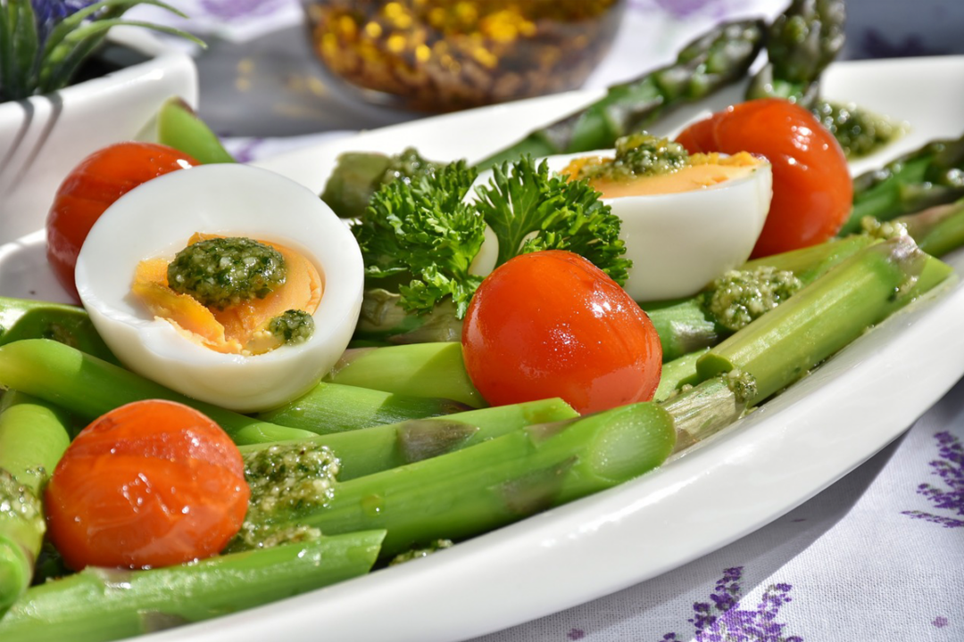 A cancer patient achieved recovery through intermittent fasting and eating only select foods. (RitaE/pixabay)