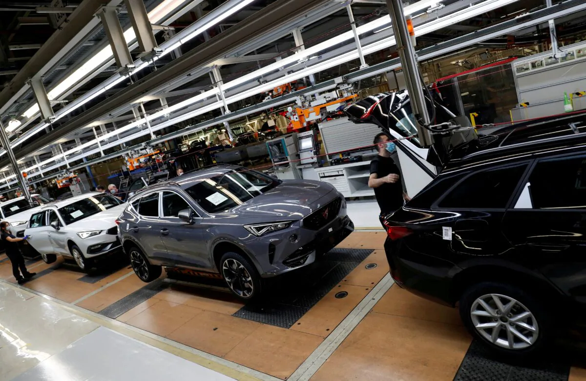 A new Formentor car by SEAT Cupra on the factory assembly line in Martorell, near Barcelona, Spain, on Sept. 29, 2020. (Albert Gea/Reuters)