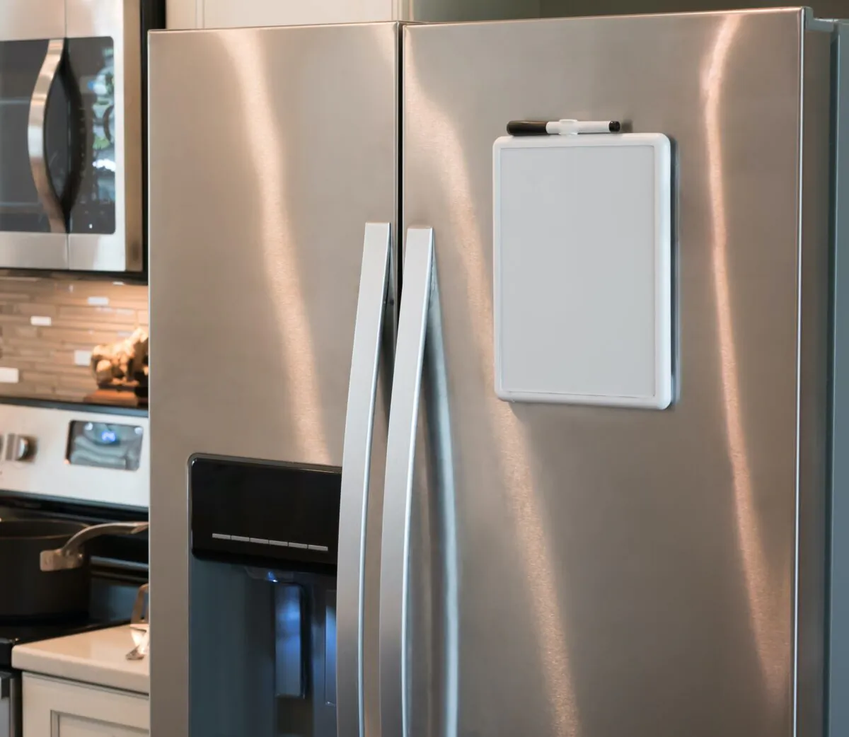 You can keep track of leftovers by keeping a whiteboard on your fridge. (Avaniks/Shutterstock)