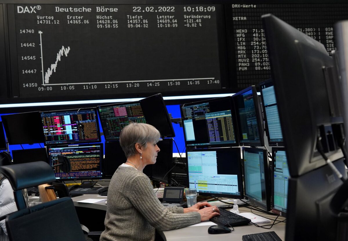 Stocks Slide on US Debt Ceiling and Inflation Woes