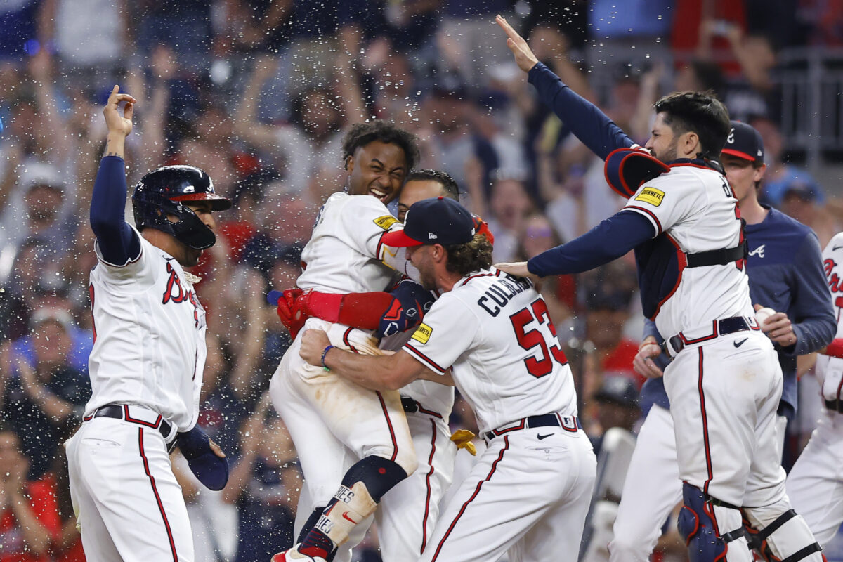 Albies Drives in Winning Run in 9th as Braves Beat Dodgers 4–3, Avoid Sweep