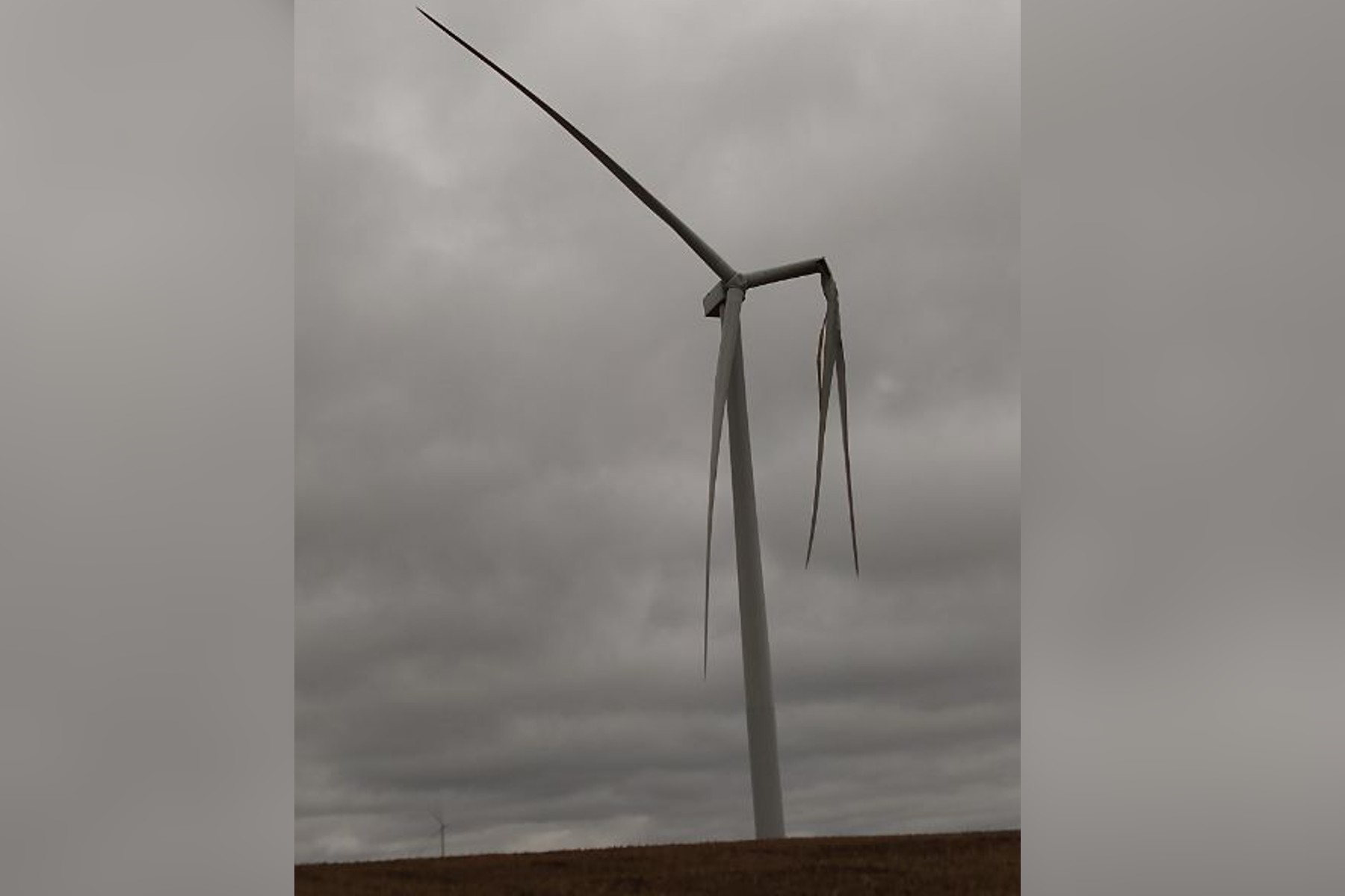 IN-DEPTH: 'No Remediation': A Broken Turbine in Kansas Shows how Wind  Companies Evade Responsibility