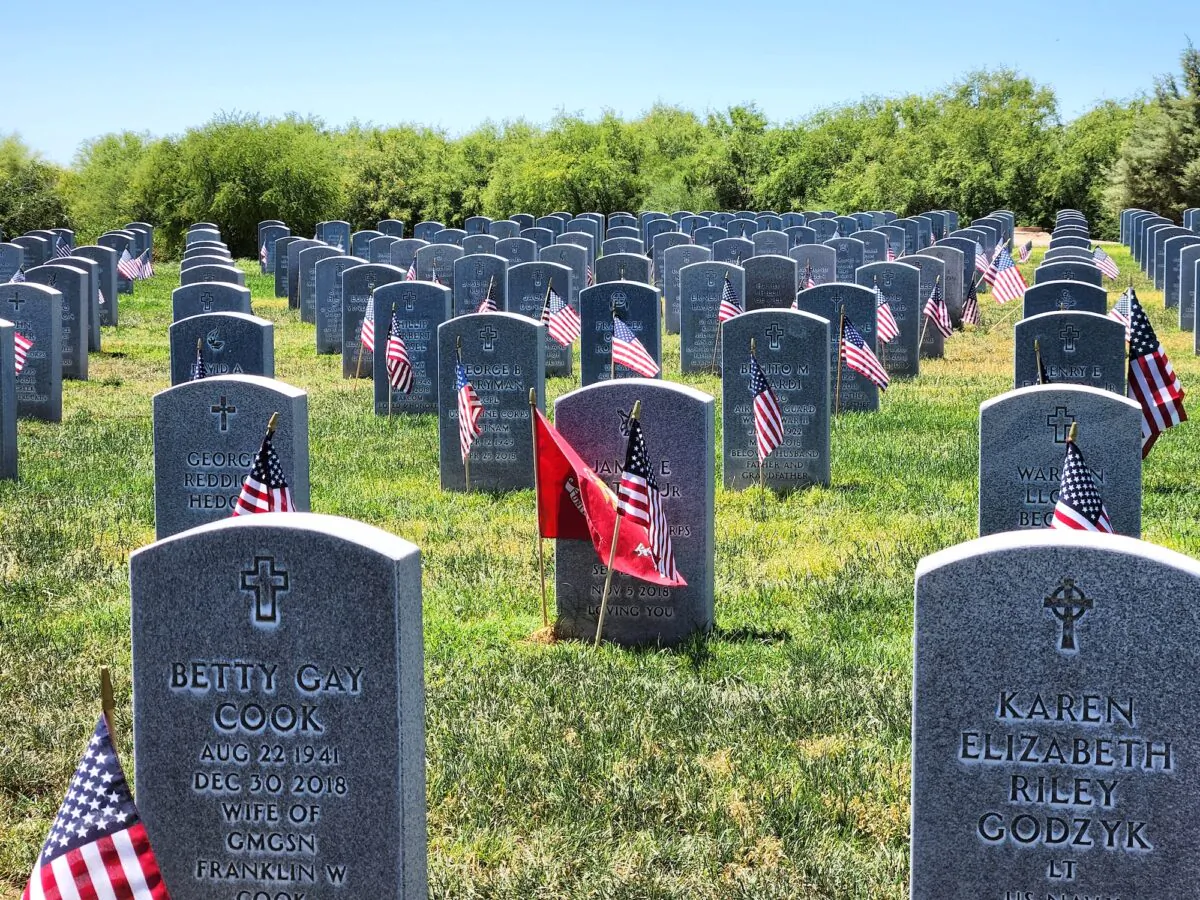 More than 1,800 burial plots are decorated with flags on Memorial Day at the Arizona Veterans' Memorial Cemetery on May 27, 2023. (Allan Stein/The Epoch Times)