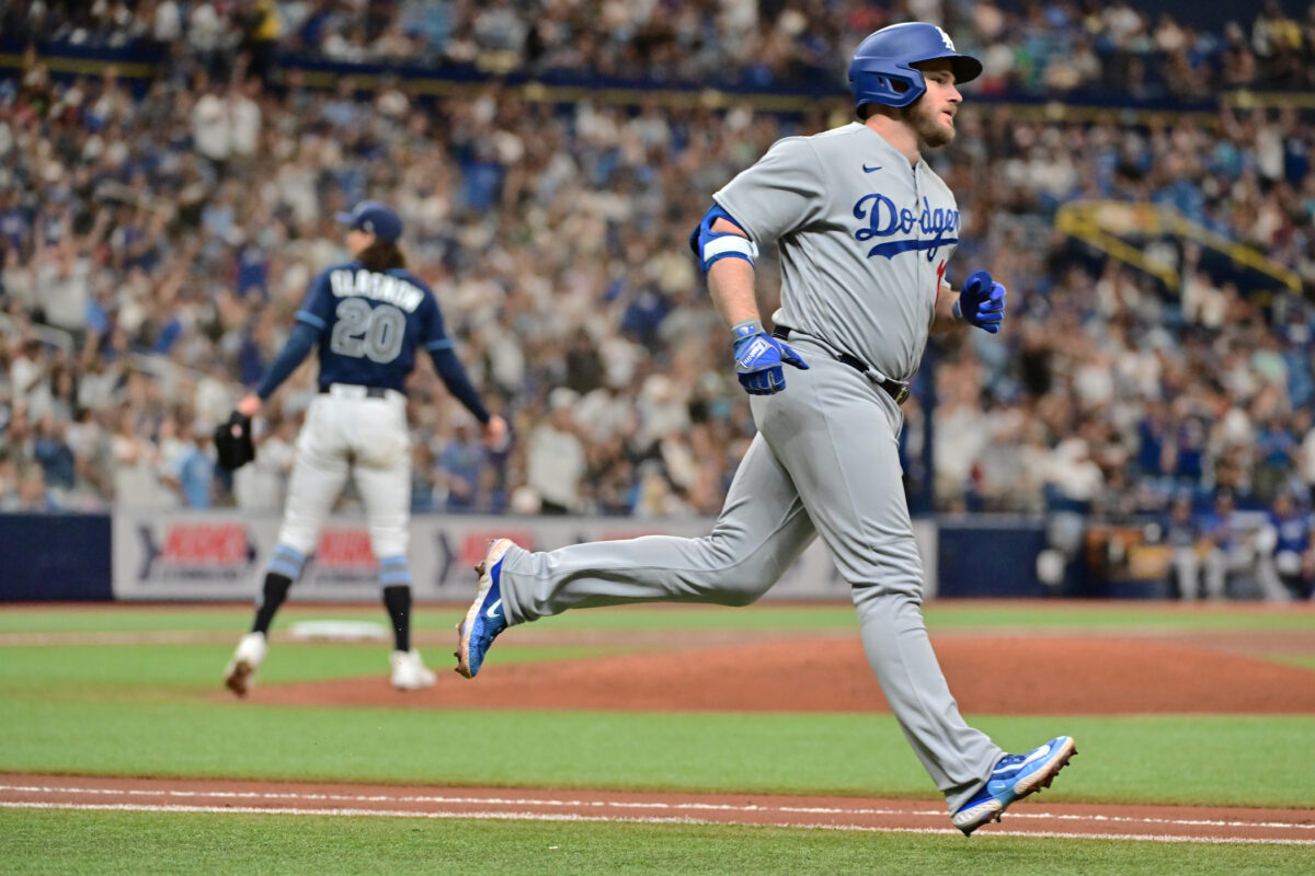 NextImg:Freeman Extends Hitting Streak to 16 Games, Dodgers Beat Rays 6–5