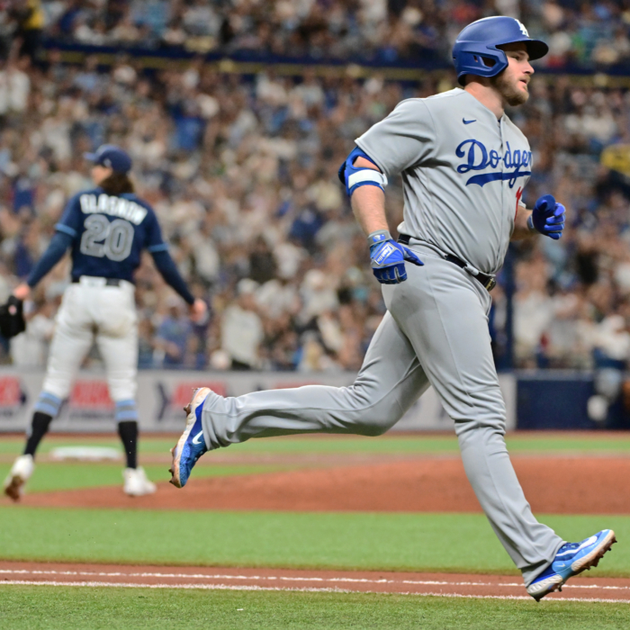 Muncy homers, Roberts gets 700th win as manager in Dodgers' 5-2 victory  over Pirates