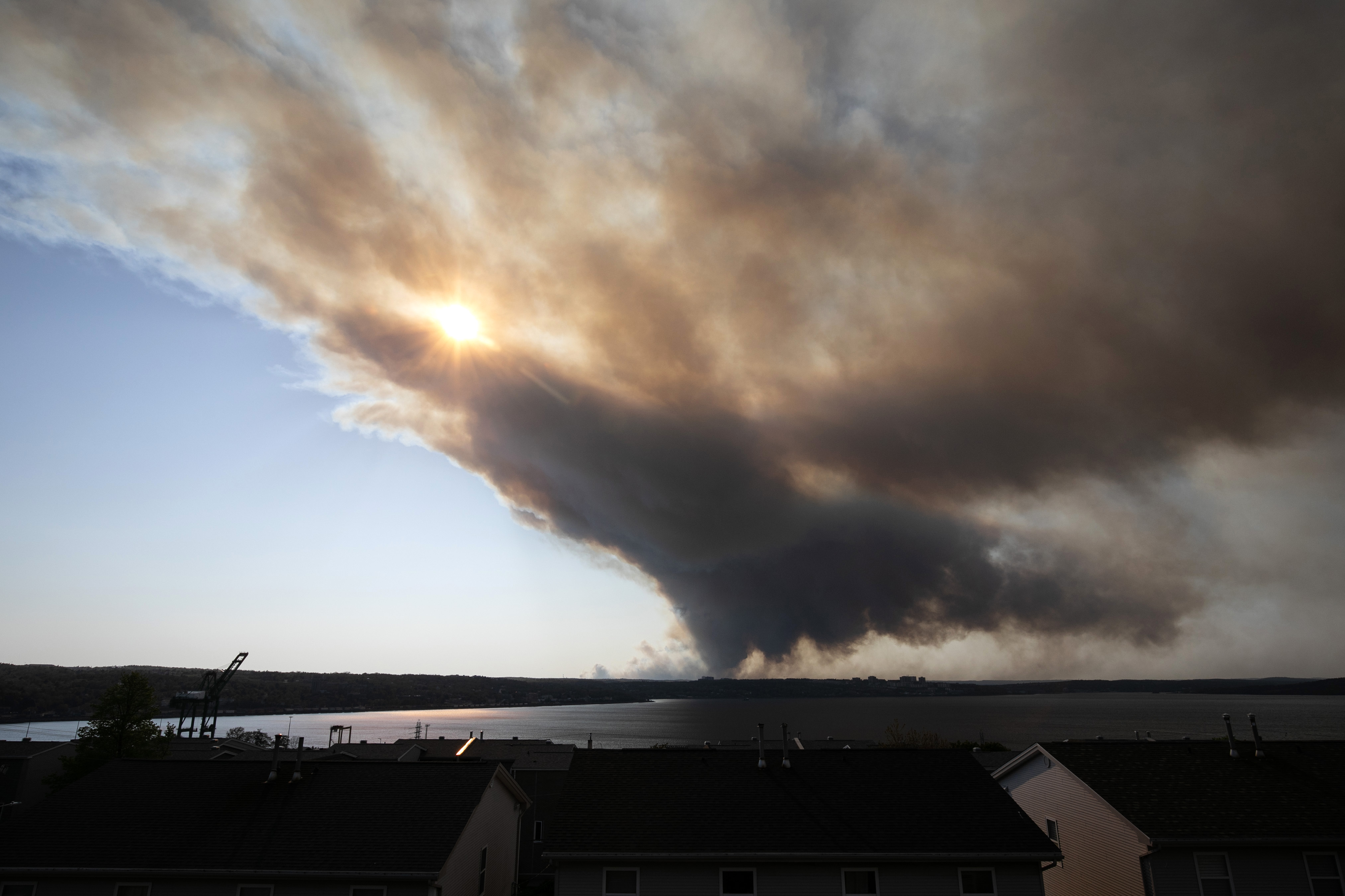 Nova Scotia Wildfire Smoke Spreads to US, Prompting Air Quality Alerts - Vimarsana News
